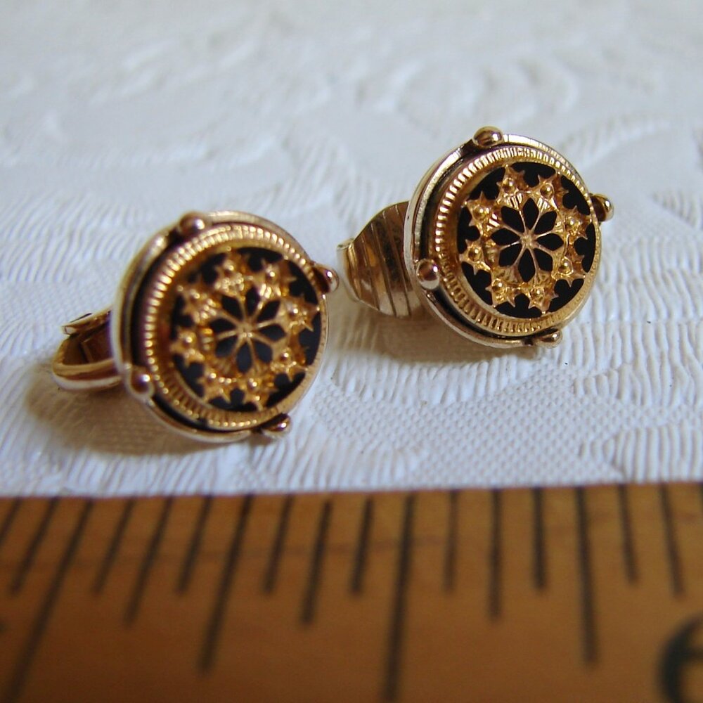 Avon Gold & Black Starburst Clip-On EARRINGS, Snowflake Design, Gold Tone B57